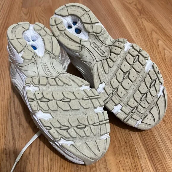 New Balance 530 Sneakers. Cream / Neutral - Women’s 6.5 - Picture 8 of 8